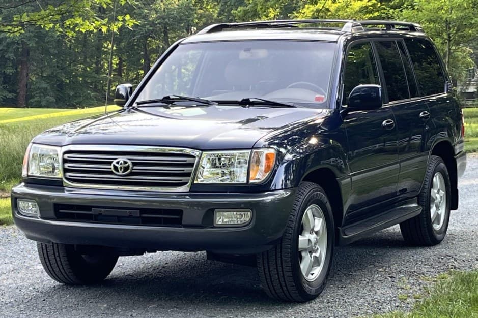 2005 Toyota Land Cruiser 100-Series sold for $16,250