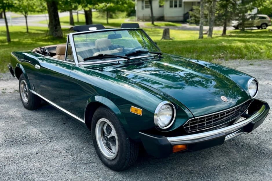 1979 Fiat 124 Spider (1966-1985) sold for $7,400