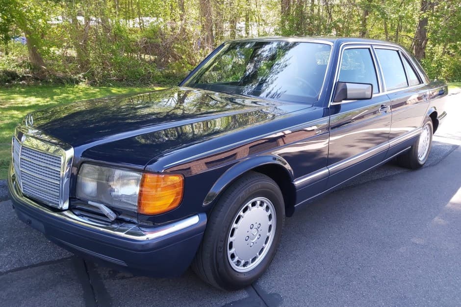 1990 Mercedes-Benz W126 S-Class sold for $25,000