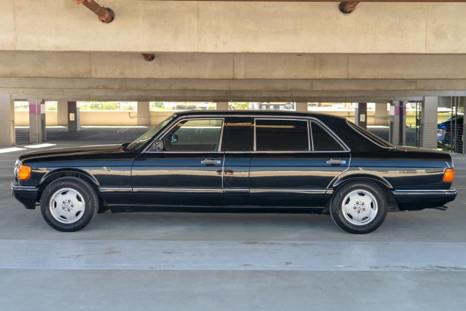 1989 Mercedes-Benz W126 S-Class sold for $9,500