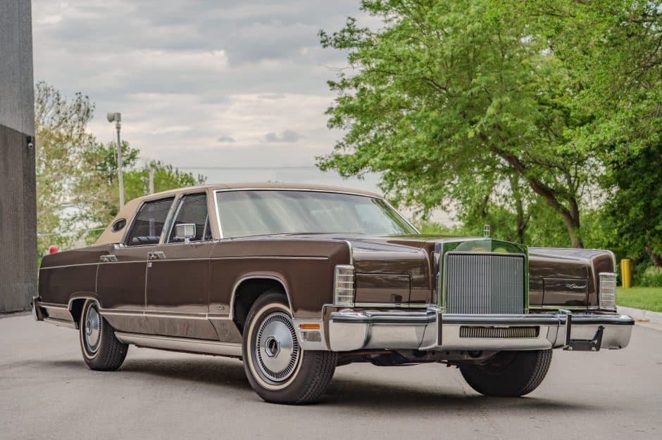 1978 Lincoln Continental (1970-1979) sold for $27,000