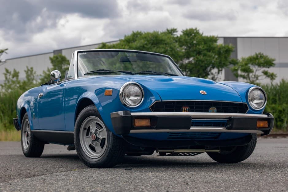 1980 Fiat 124 Spider (1966-1985) sold for $5,800