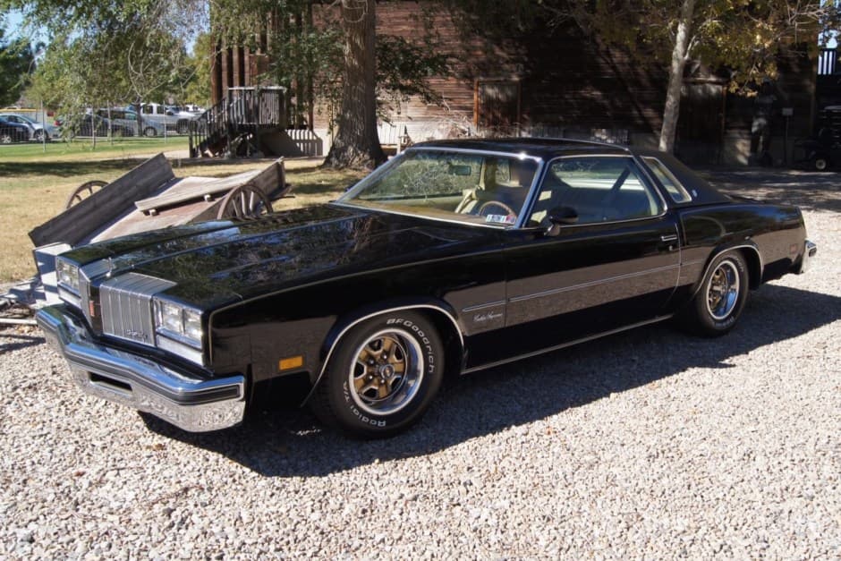 1977 Oldsmobile Cutlass sold for $8,600