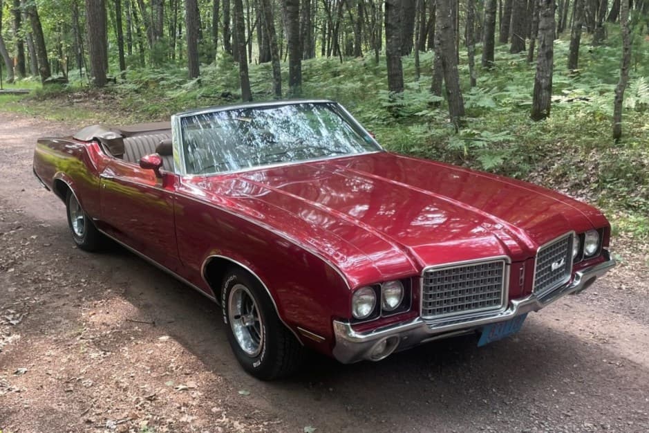 1972 Oldsmobile Cutlass sold for $24,000