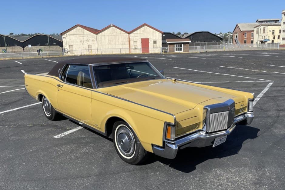 1971 Lincoln Continental Mark III (1969-1971) sold for $17,000