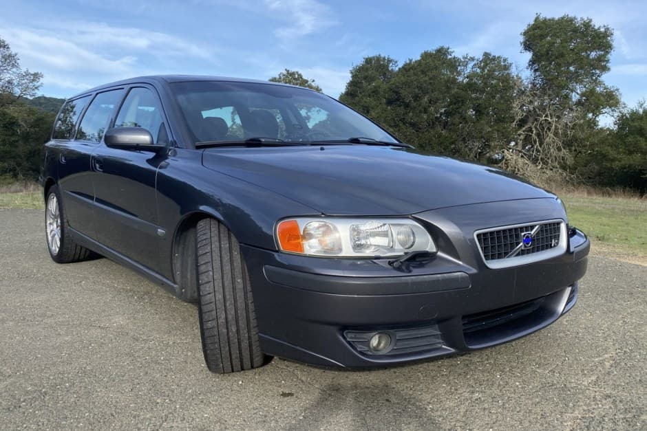 2004 Volvo V70R sold for $23,000