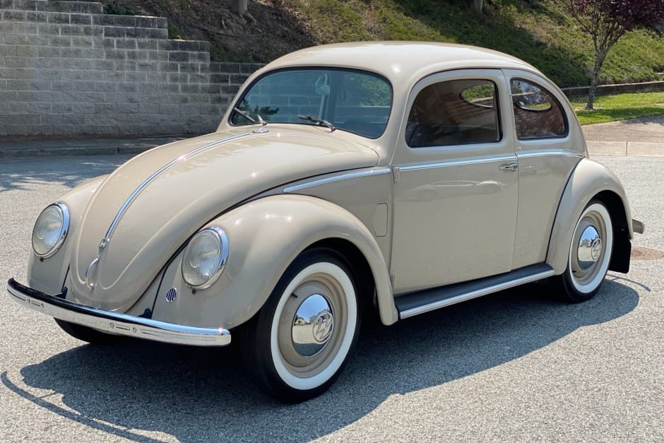 1951 Volkswagen Beetle (Split Window) sold for $28,250