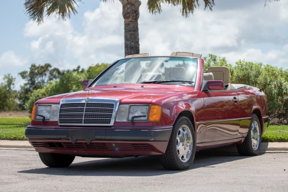 1993 Mercedes-Benz W124 E-Class sold for $13,300