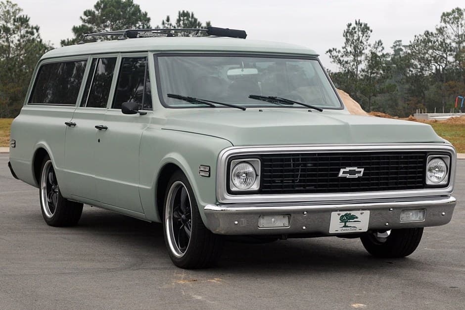 1971 Chevrolet Suburban (1967-1972) sold for $25,000
