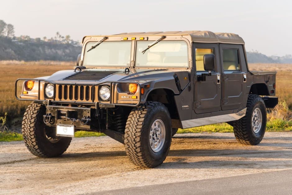 1999 Hummer H1 sold for $59,999