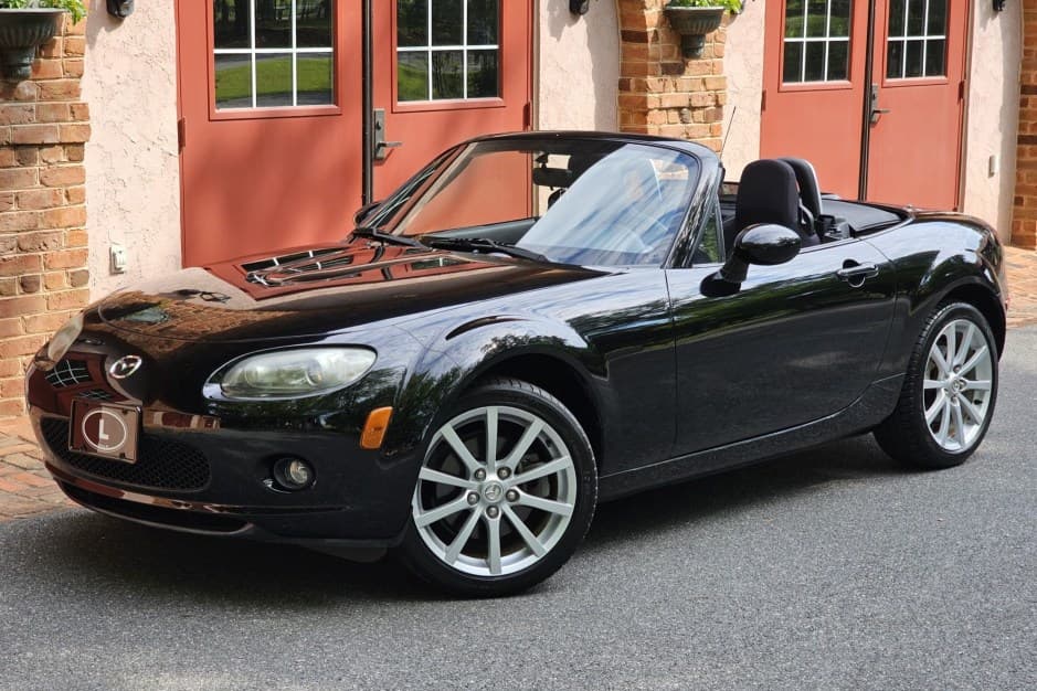 2007 Mazda NC MX-5 Miata sold for $11,251