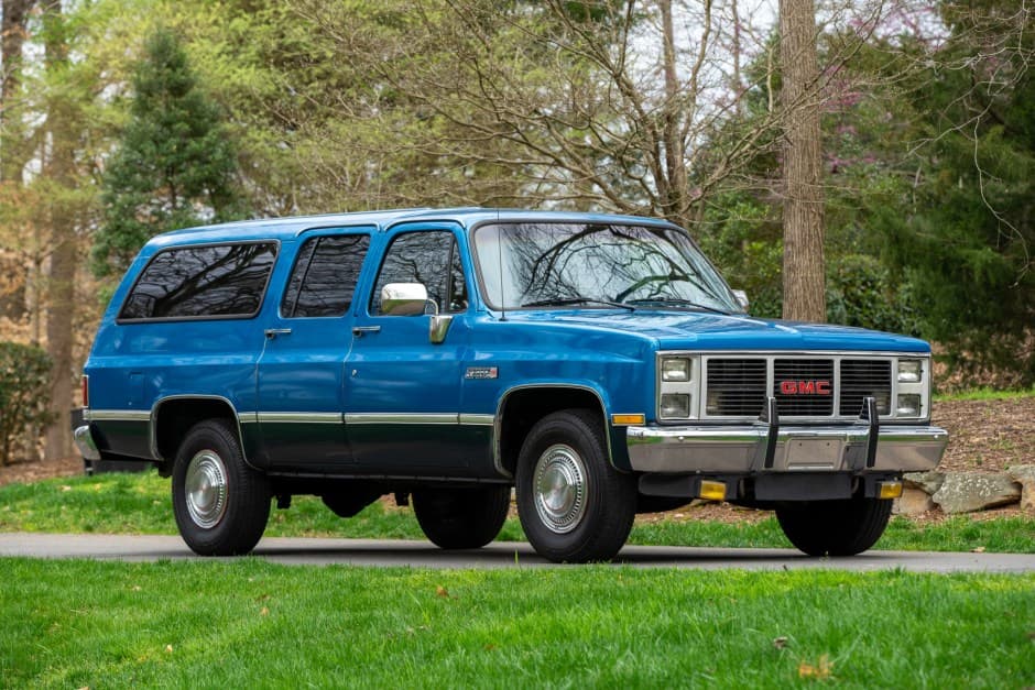 1988 GMC Suburban (1973-1991) sold for $7,200