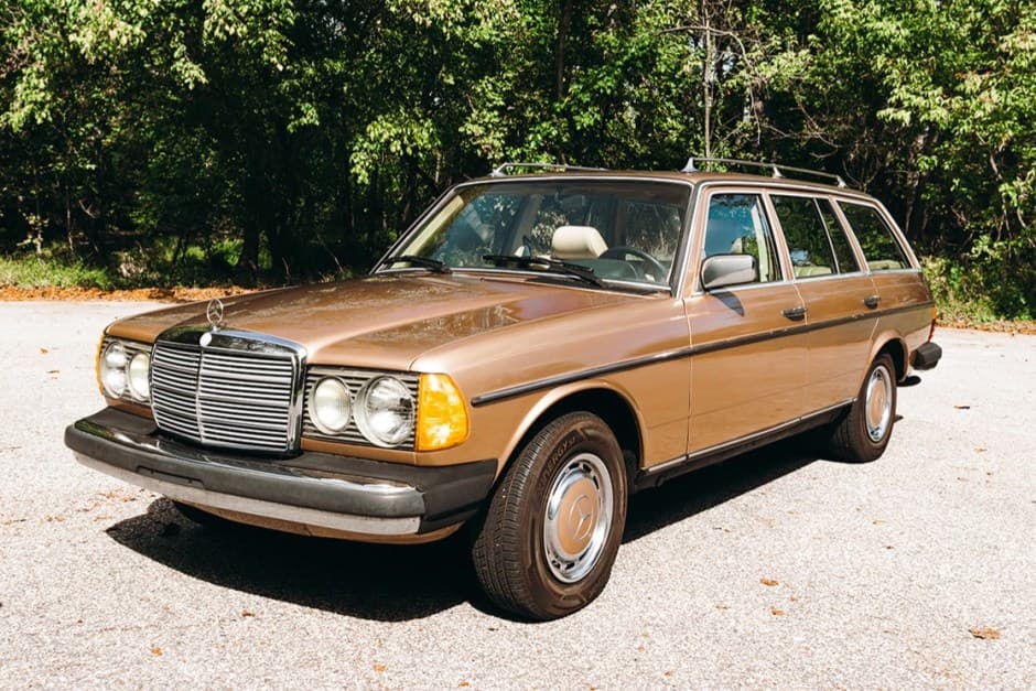 1983 Mercedes-Benz W123 sold for $16,799