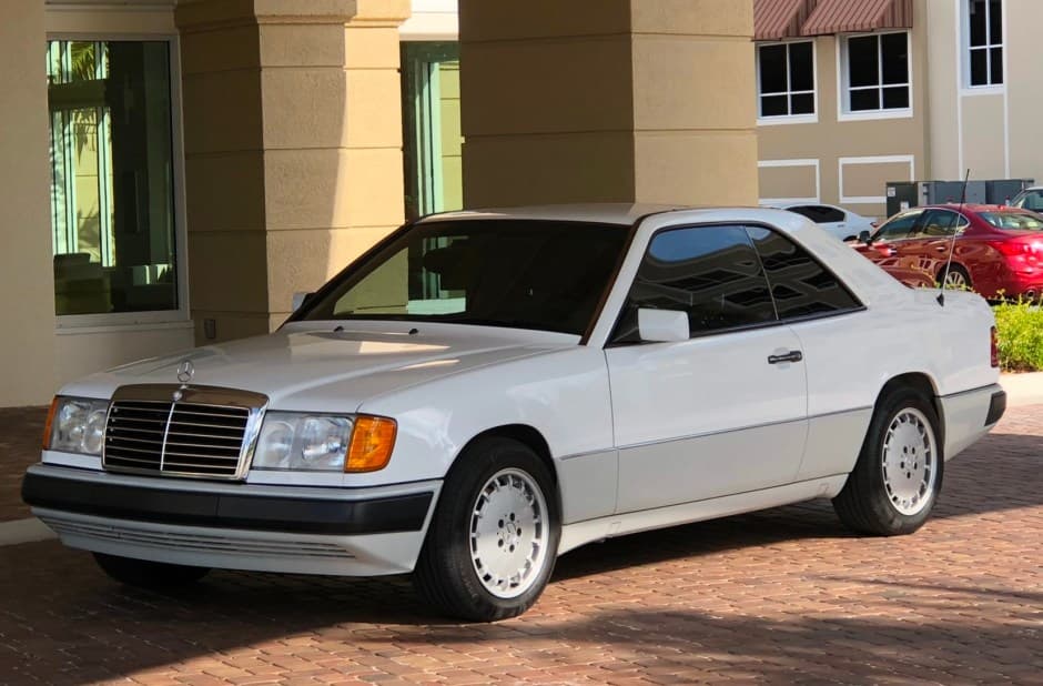 1993 Mercedes-Benz W124 E-Class sold for $13,015