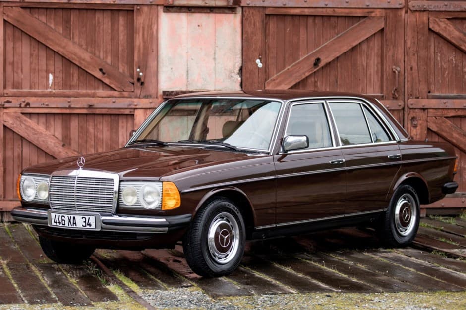 1981 Mercedes-Benz W123 sold for $20,000