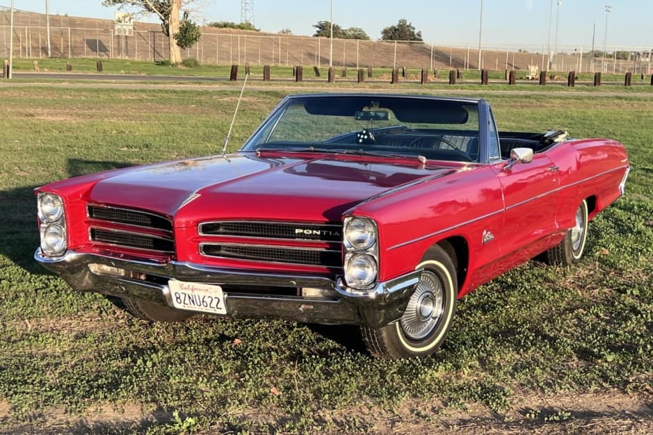 1966 Pontiac Catalina sold for $12,750