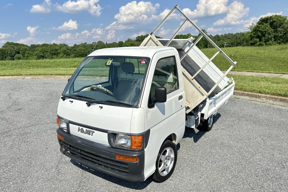 1996 Daihatsu Hijet sold for $9,600