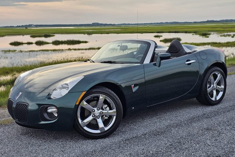 2007 Pontiac Solstice sold for $22,265