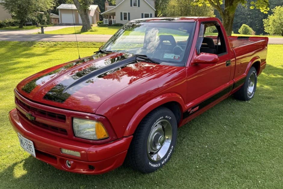 1994 Chevrolet S-10 (1994-2004) sold for $9,600