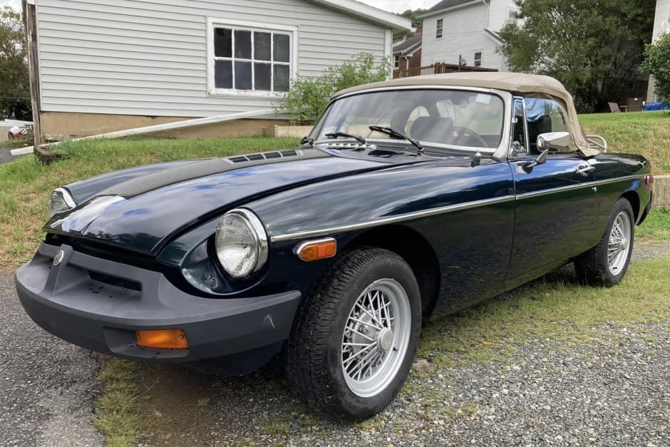 1975 MG MGB sold for $2,075