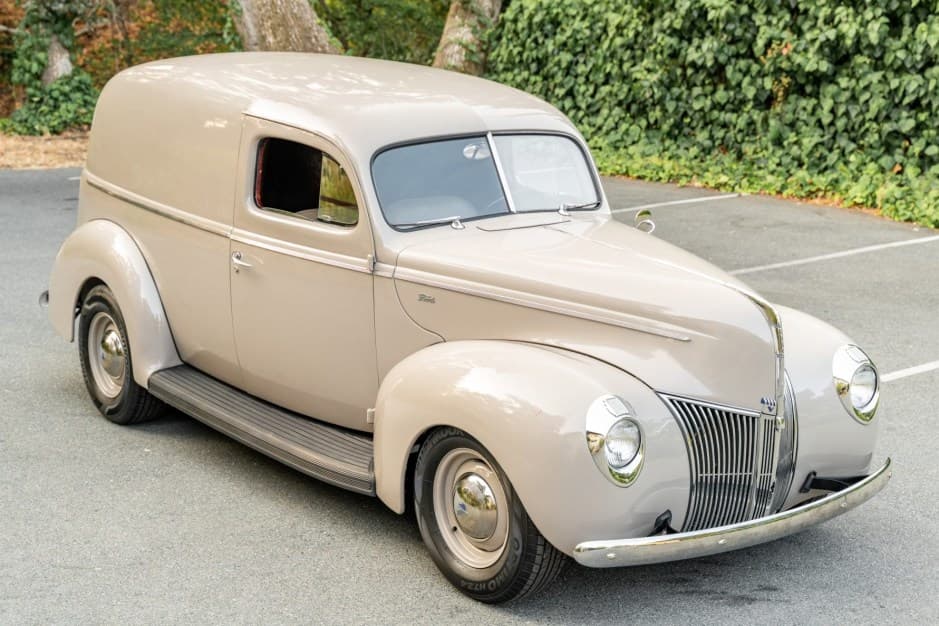 1940 Ford Standard, Deluxe, & Super Deluxe sold for $38,500