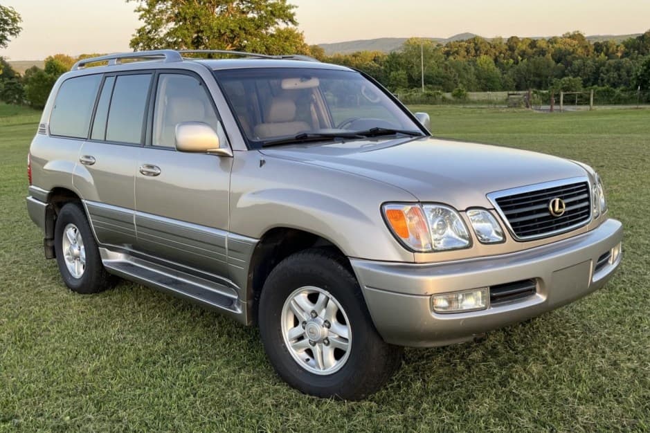 1998 Lexus LX470 sold for $15,250