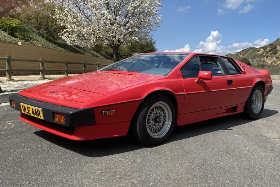 1986 Lotus Esprit sold for $27,500