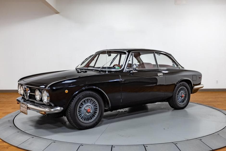 1969 Alfa Romeo 105/115 Series Coupe sold for $27,100
