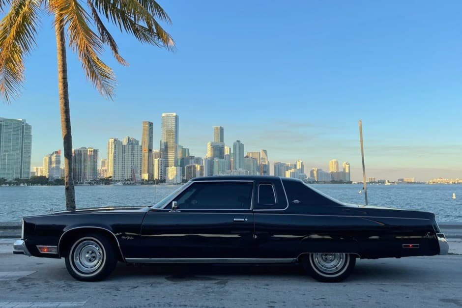 1977 Chrysler New Yorker sold for $11,750