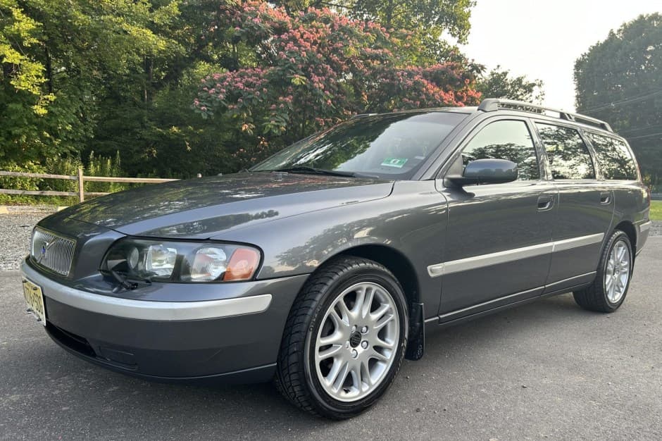 2004 Volvo V70 sold for $14,070
