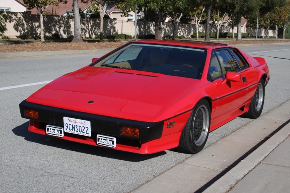 1987 Lotus Esprit sold for $32,000