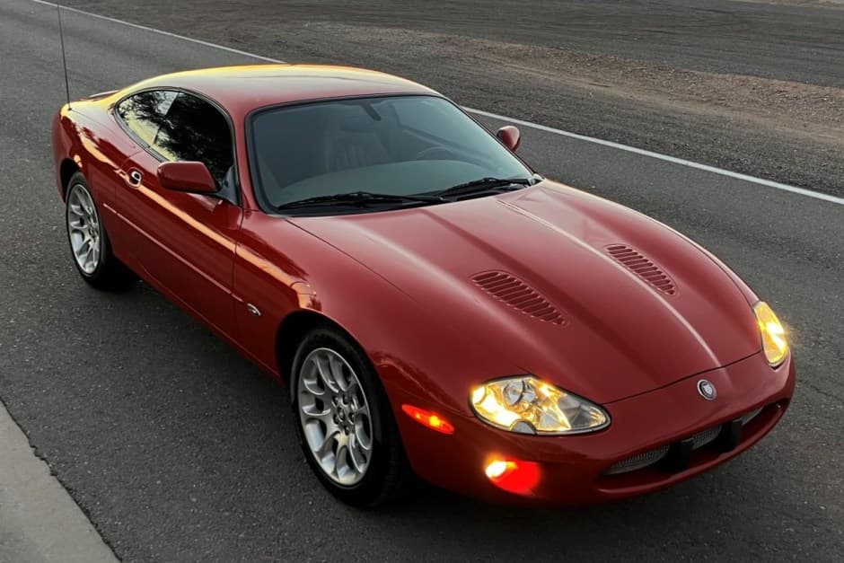 2000 Jaguar XKR sold for $24,250