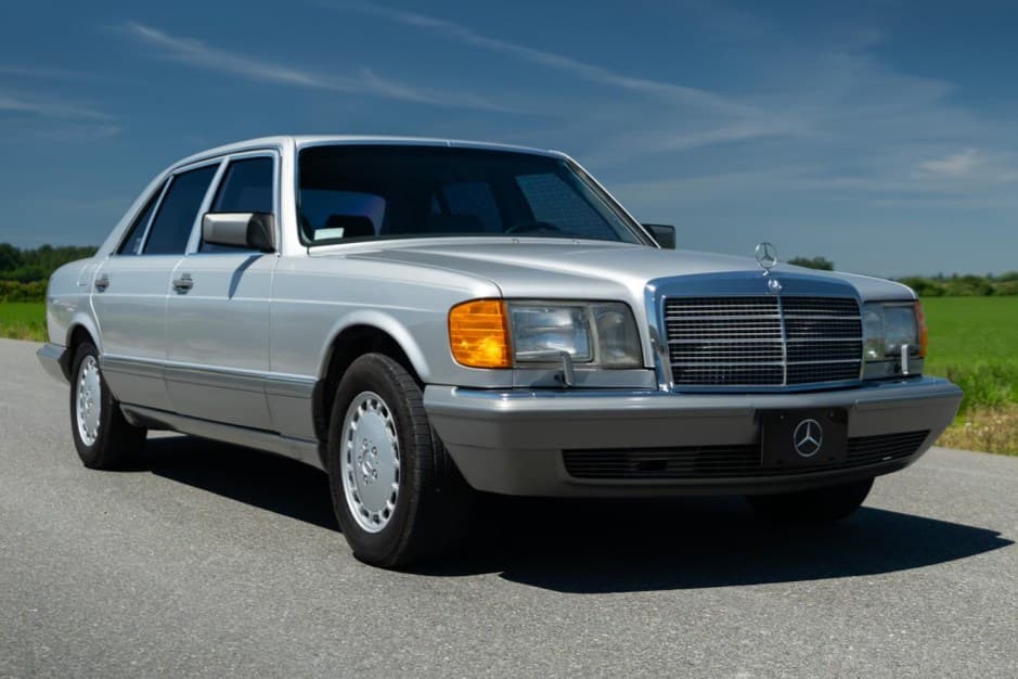 1988 Mercedes-Benz W126 S-Class sold for $23,250
