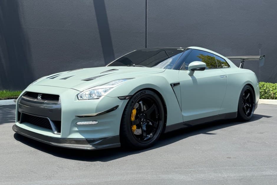2016 Nissan GT-R R35 sold for $61,000