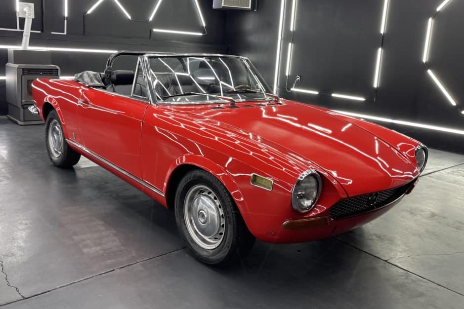 1972 Fiat 124 Spider (1966-1985) sold for $8,000