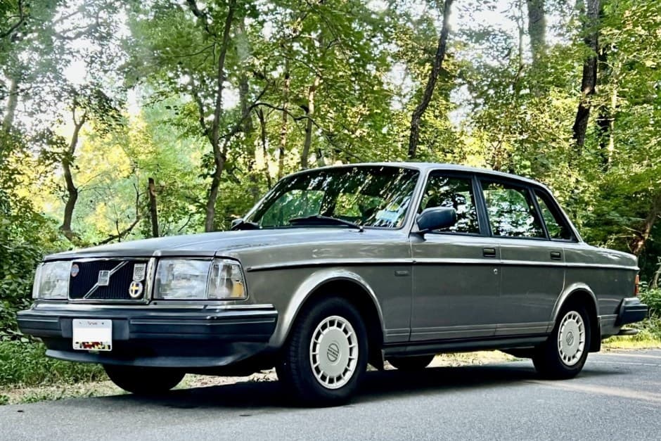 1991 Volvo 240 sold for $6,750