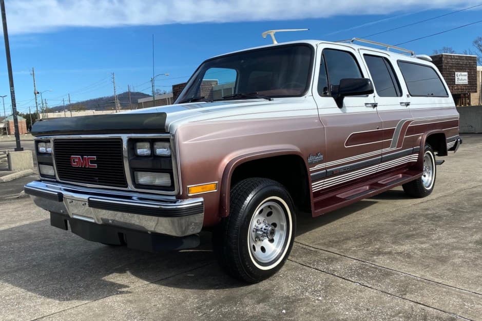 1990 GMC Suburban (1973-1991) sold for $14,250