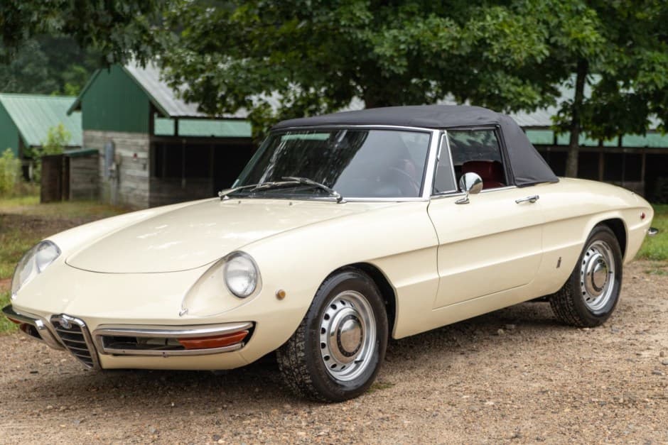 1969 Alfa Romeo 105/115 Spider Series 1 sold for $37,000