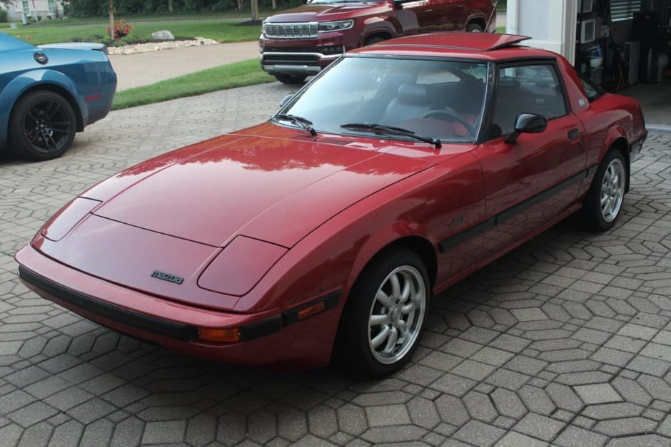 1983 Mazda RX-7 FB sold for $11,500