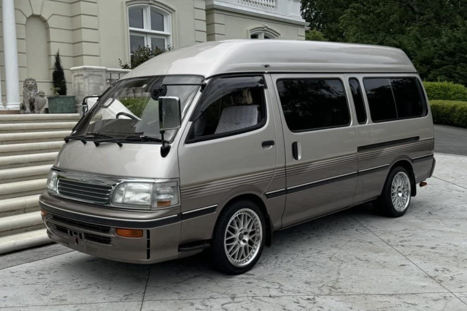 1995 Toyota HiAce sold for $5,250