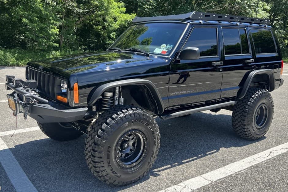 1999 Jeep XJ Cherokee sold for $10,250