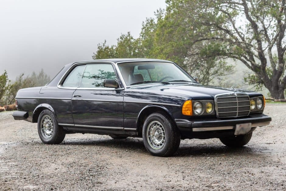 1982 Mercedes-Benz W123 sold for $6,800