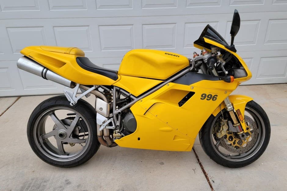 2000 Ducati 996 sold for $8,000