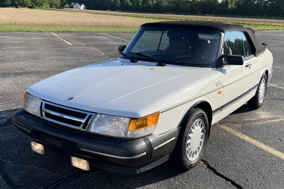 1989 Saab 900 sold for $18,250