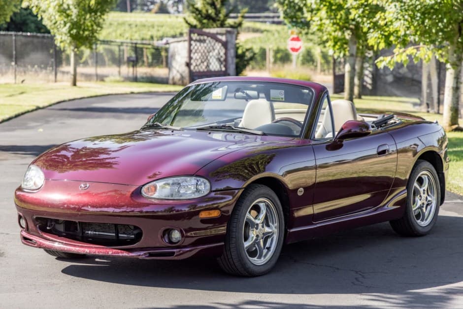 2000 Mazda NB MX-5 Miata sold for $12,300