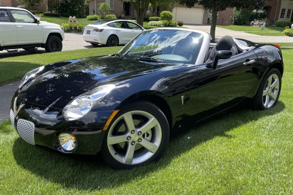 2006 Pontiac Solstice sold for $11,250