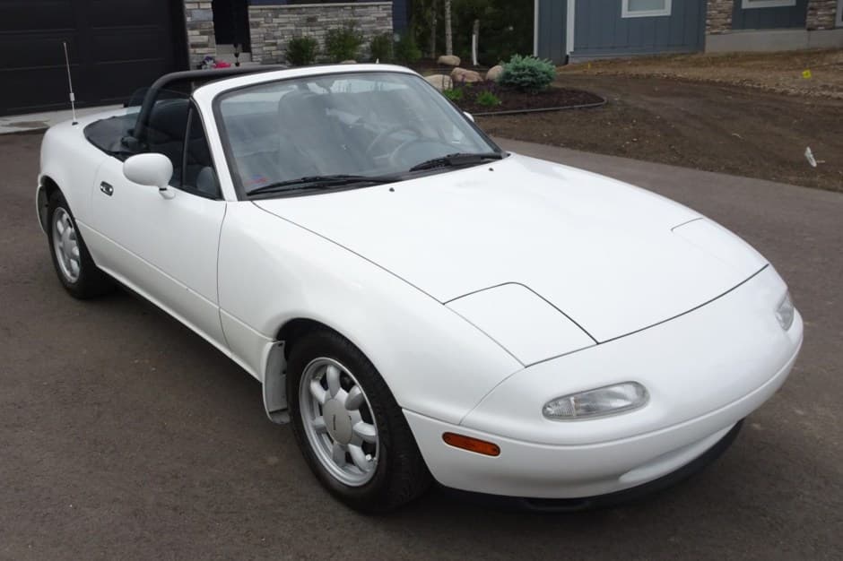 1990 Mazda NA MX-5 Miata sold for $12,250