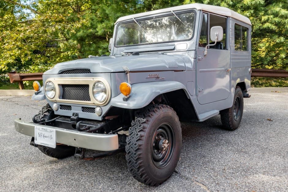 1961 Toyota Land Cruiser FJ40 sold for $14,500