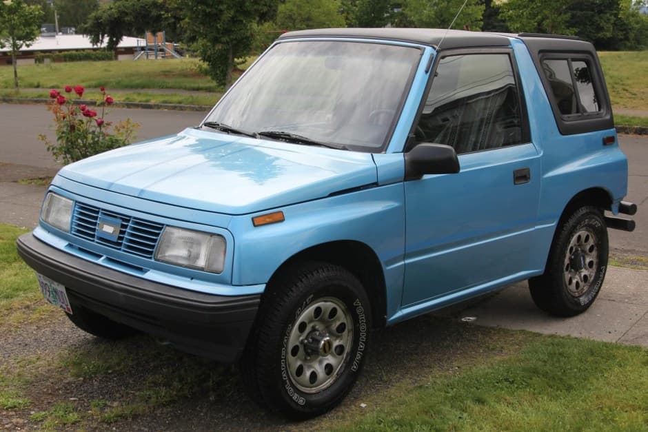 1995 Geo Tracker/Suzuki Sidekick sold for $8,100