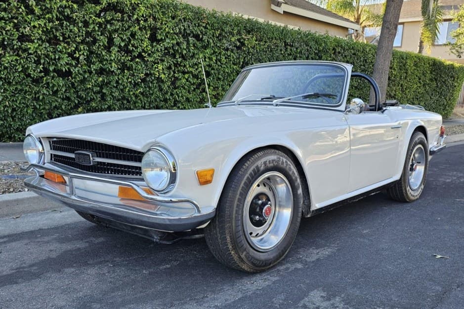 1971 Triumph TR6 sold for $10,000